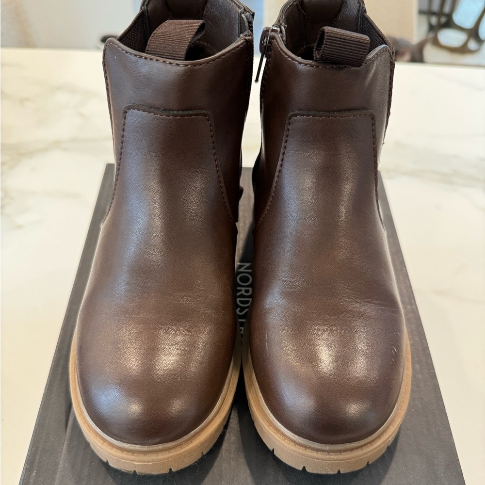 NORDSTROM boys brown boot with zip